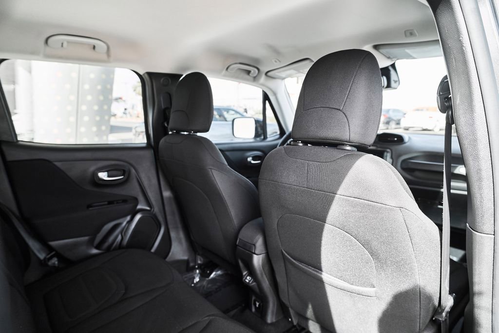 Used 2020 Jeep Renegade Latitude w/ UConnect 8.4 Nav Group AWD/4WD image 24