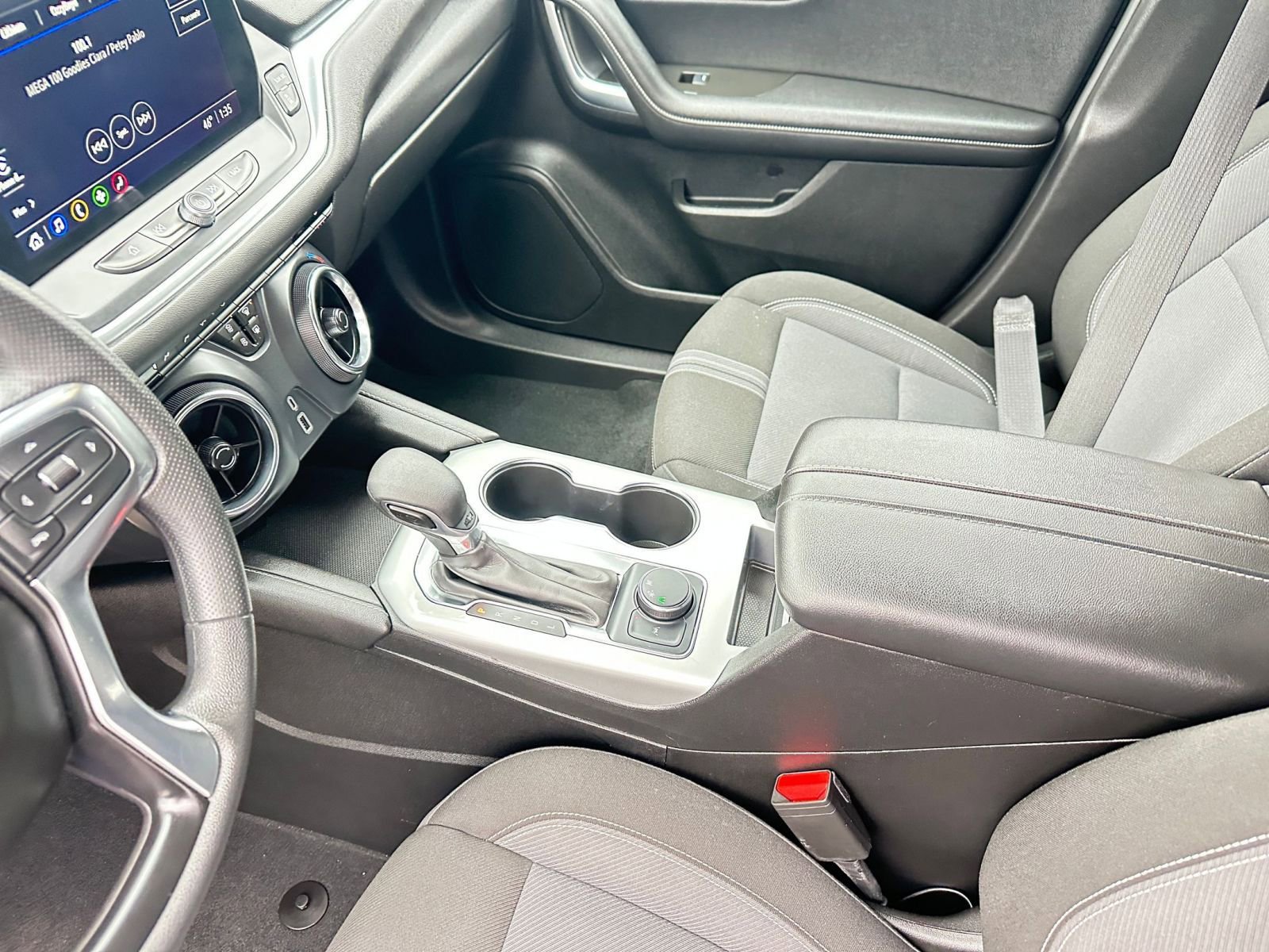 Used 2025 Chevrolet Blazer LT image 41