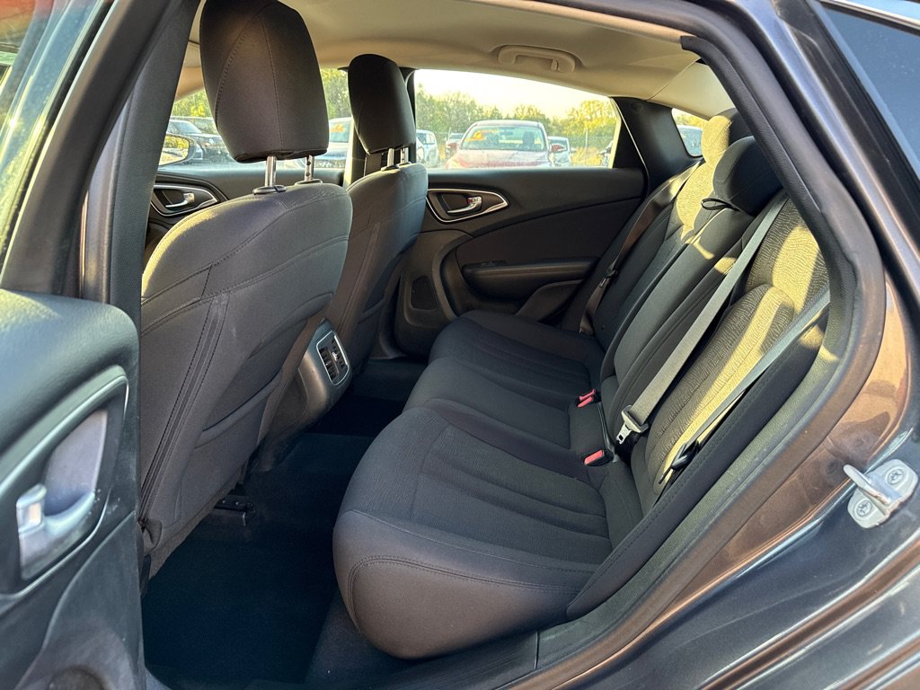 Used 2015 Chrysler 200 Limited w/ Convenience Group FWD image 10