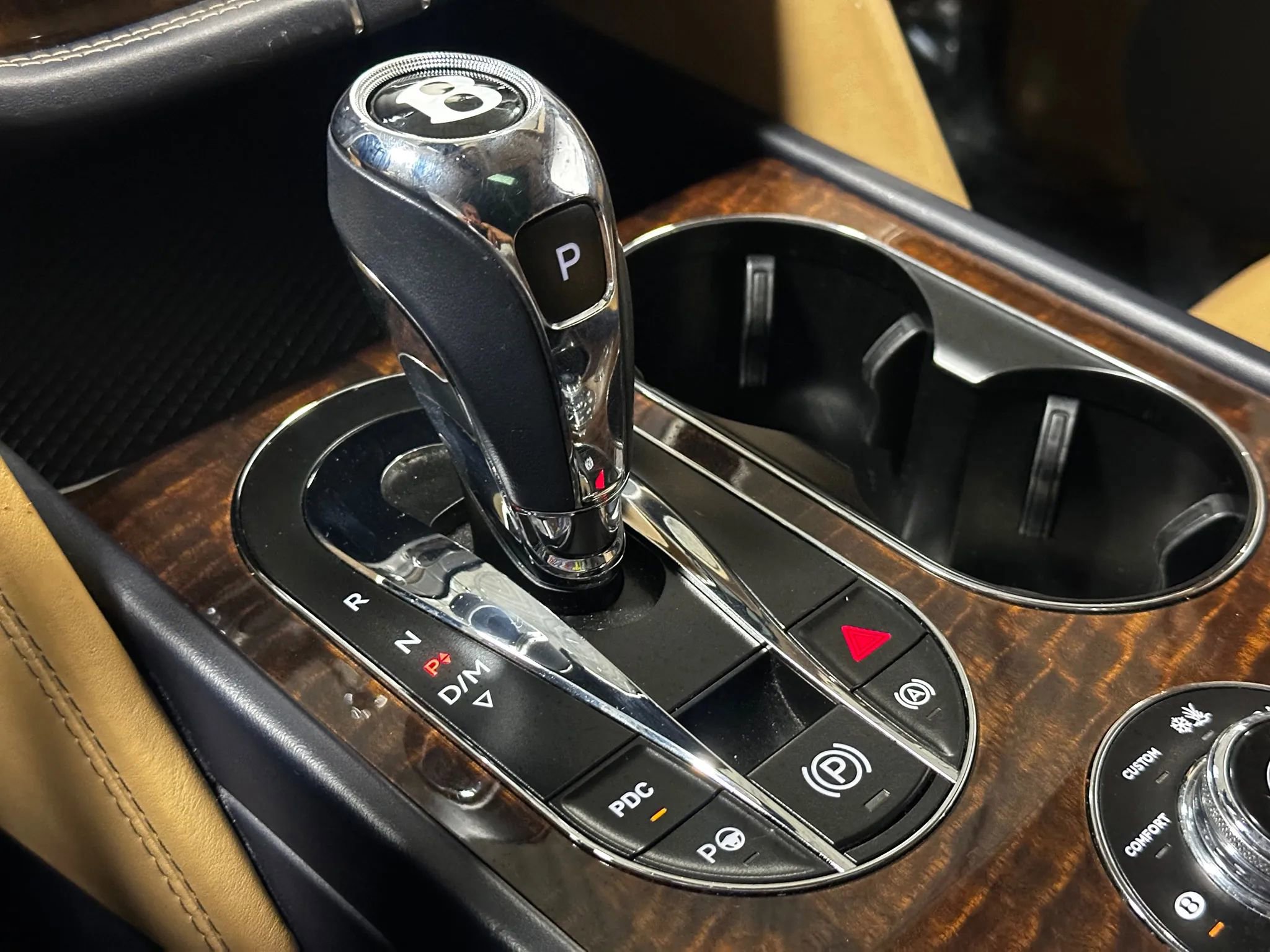 Used 2017 Bentley Bentayga image 41