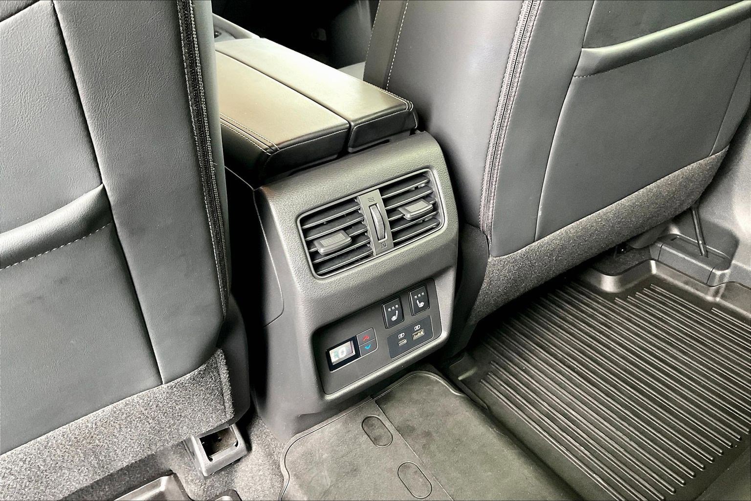 Used 2023 Nissan Rogue Platinum w/ Platinum Premium Package image 11