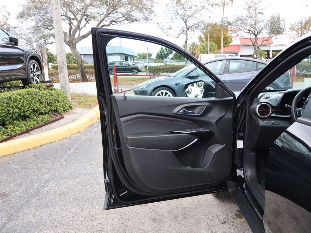 Used 2024 Chevrolet Trax RS w/ Sunroof Package image 25