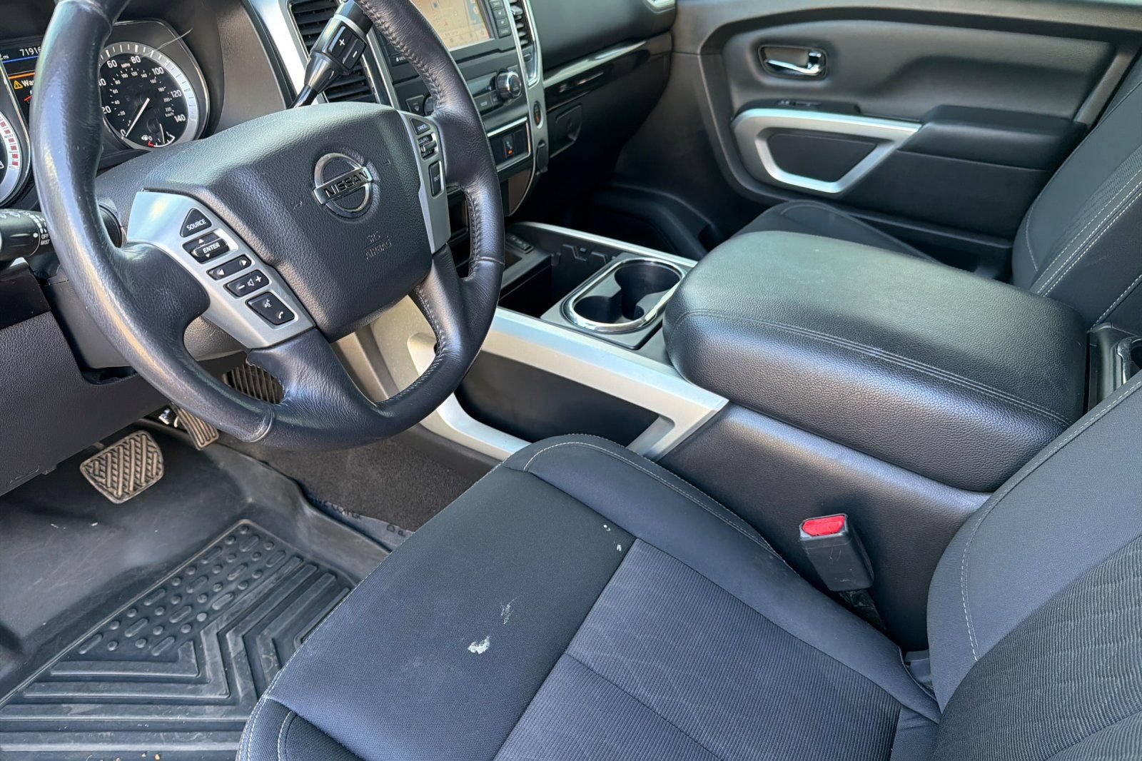 Used 2019 Nissan Titan SV w/ SV Convenience Package AWD/4WD image 7