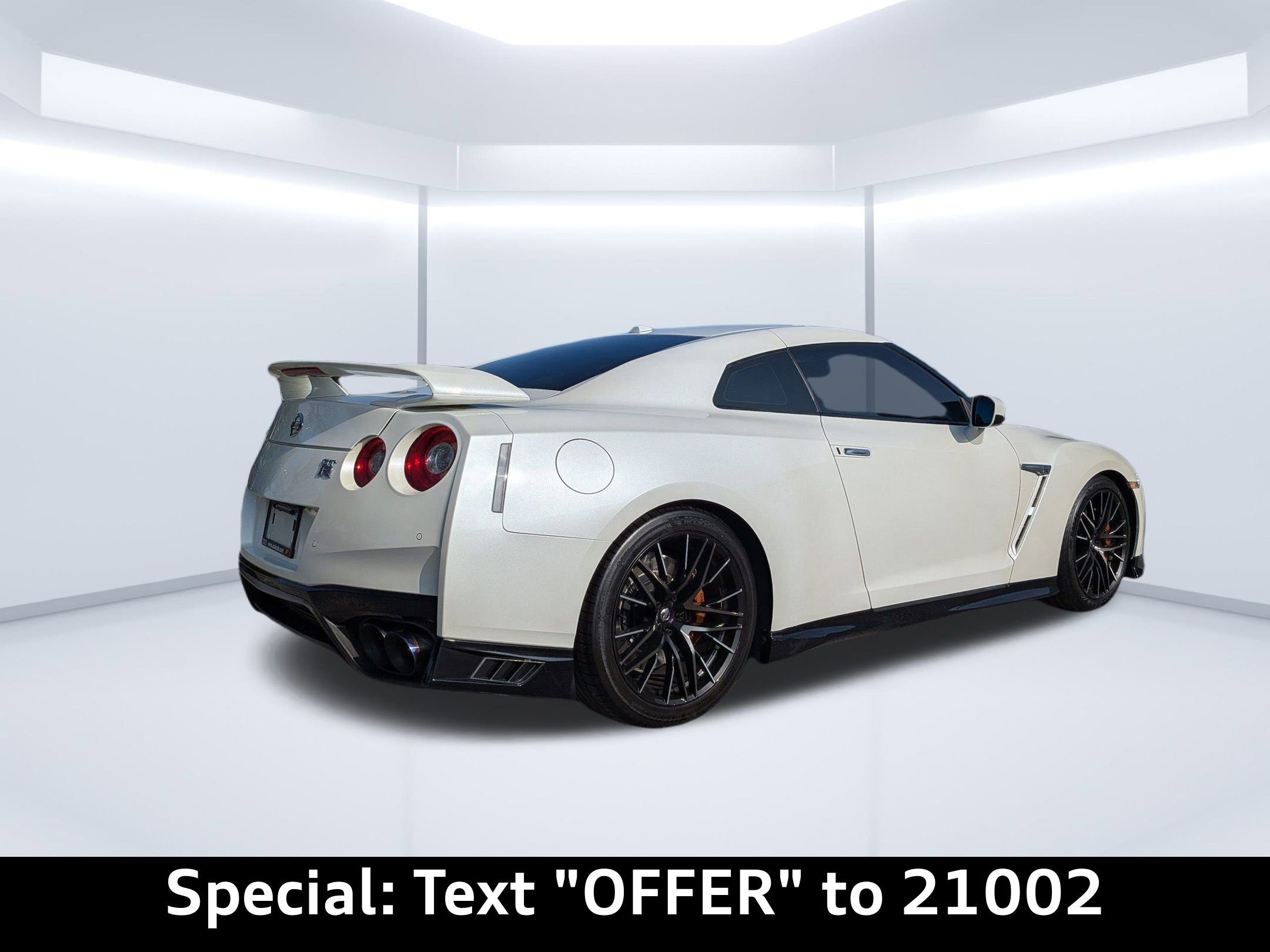 Used 2021 Nissan GT-R Premium image 3