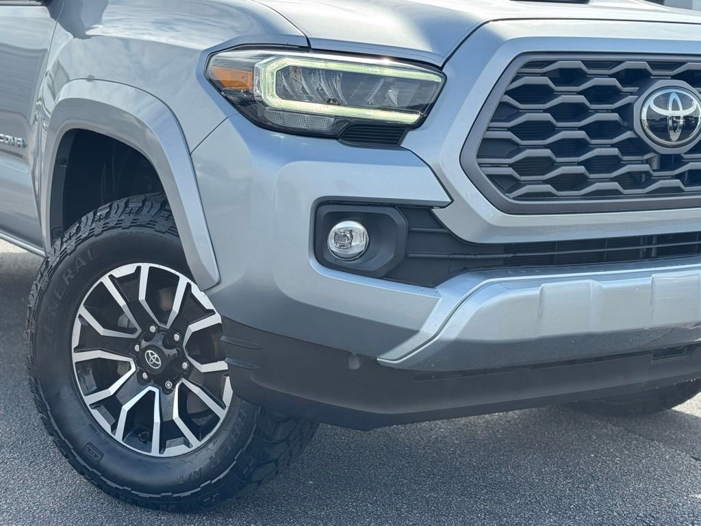 Used 2022 Toyota Tacoma TRD Sport AWD/4WD image 3