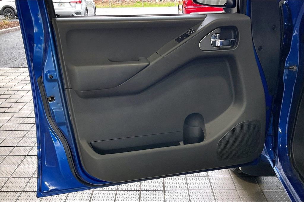 Used 2013 Nissan Frontier SV w/ SV Value Truck Pkg image 2