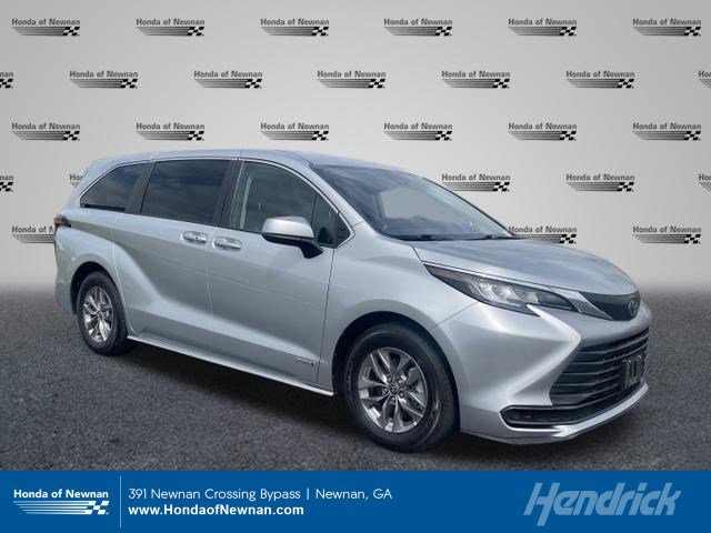 Used 2021 Toyota Sienna LE image 1