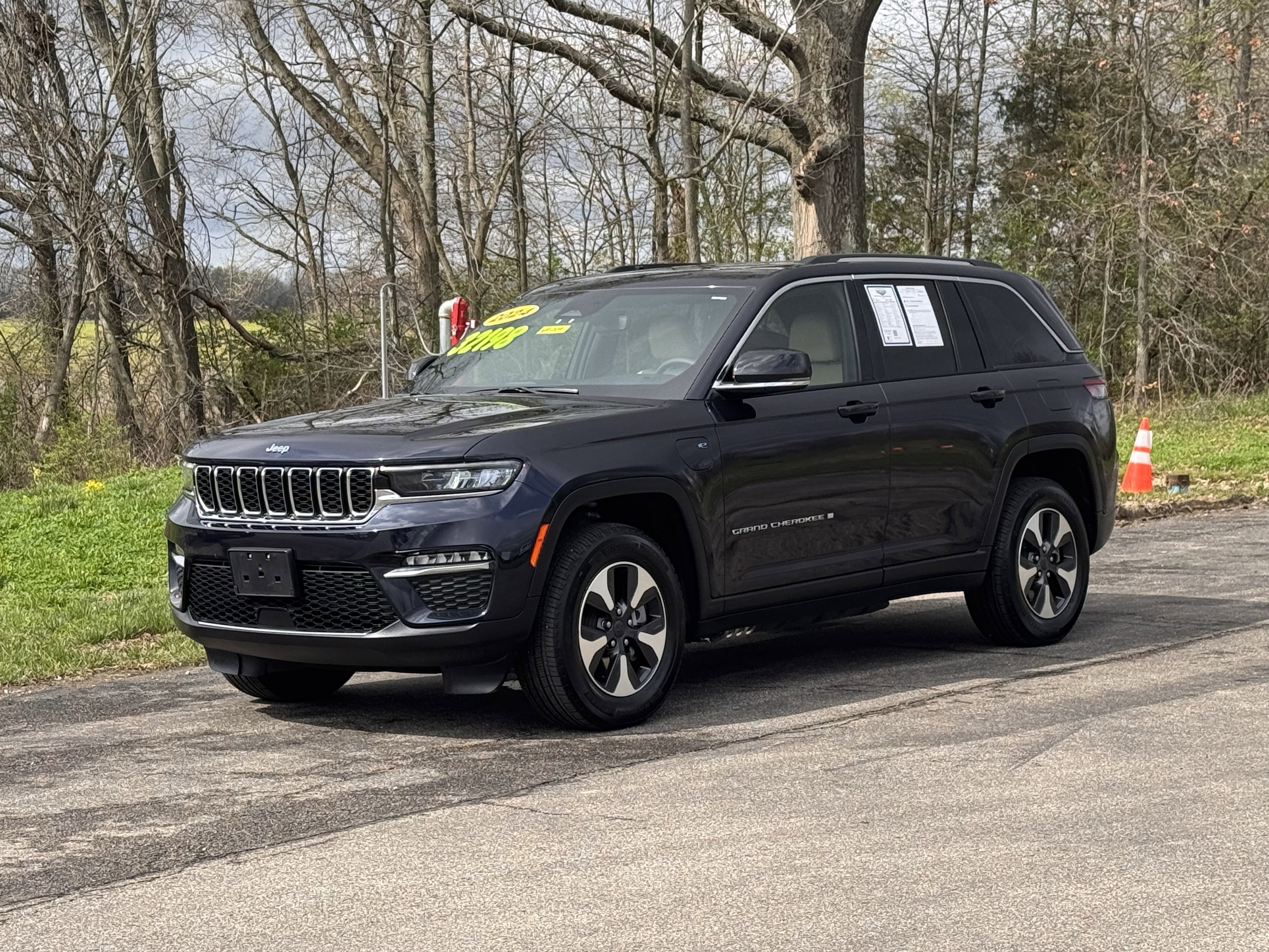 Used 2024 Jeep Grand Cherokee Limited 4xe image 2