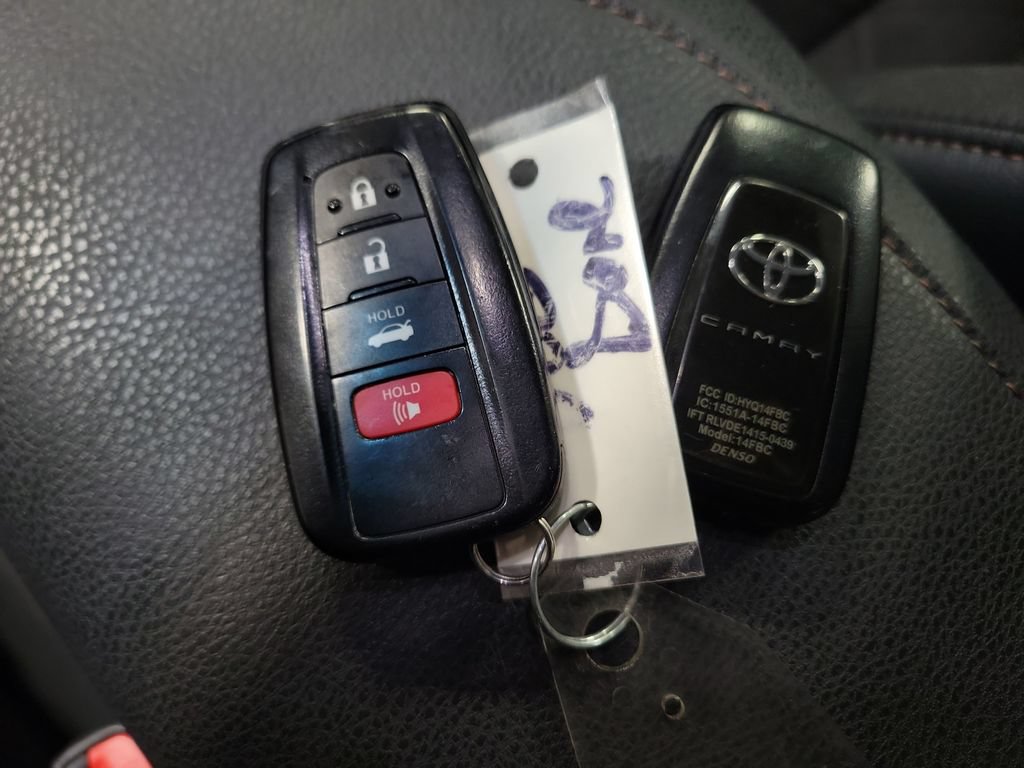Used 2018 Toyota Camry XLE FWD image 21