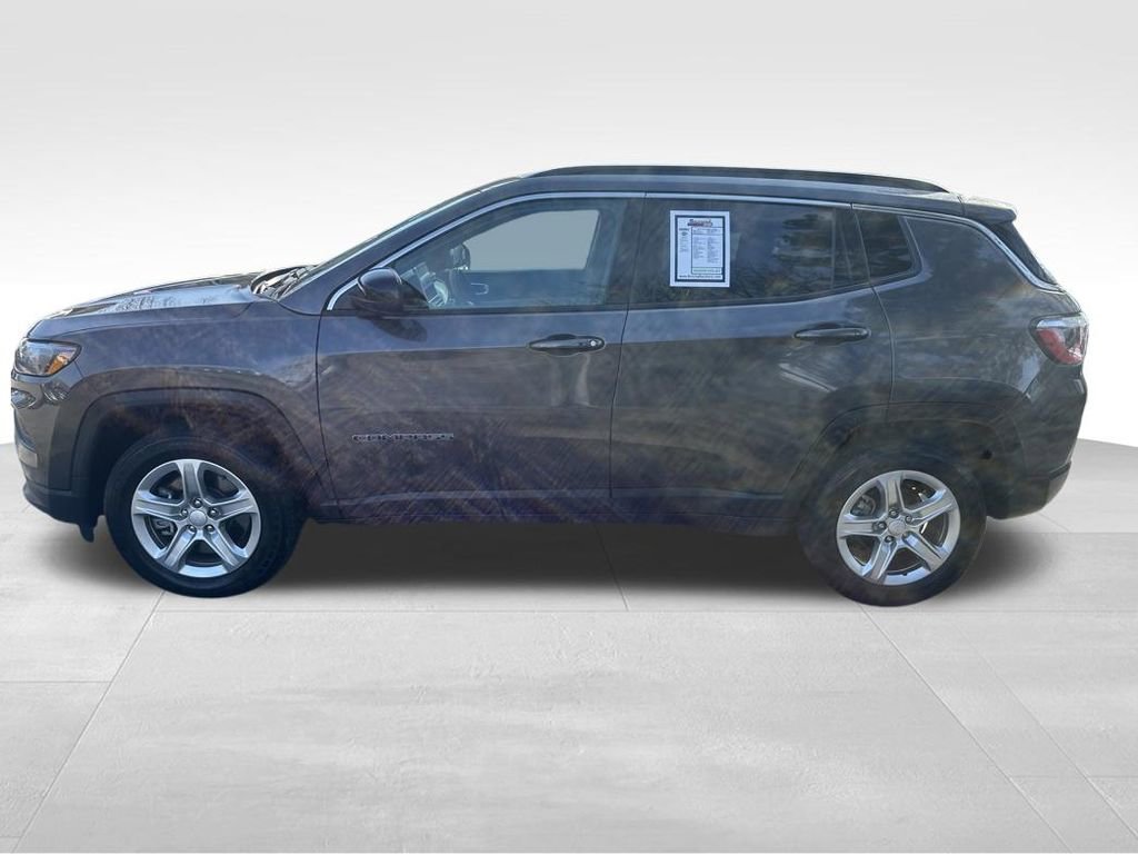 Used 2024 Jeep Compass Latitude AWD/4WD image 25