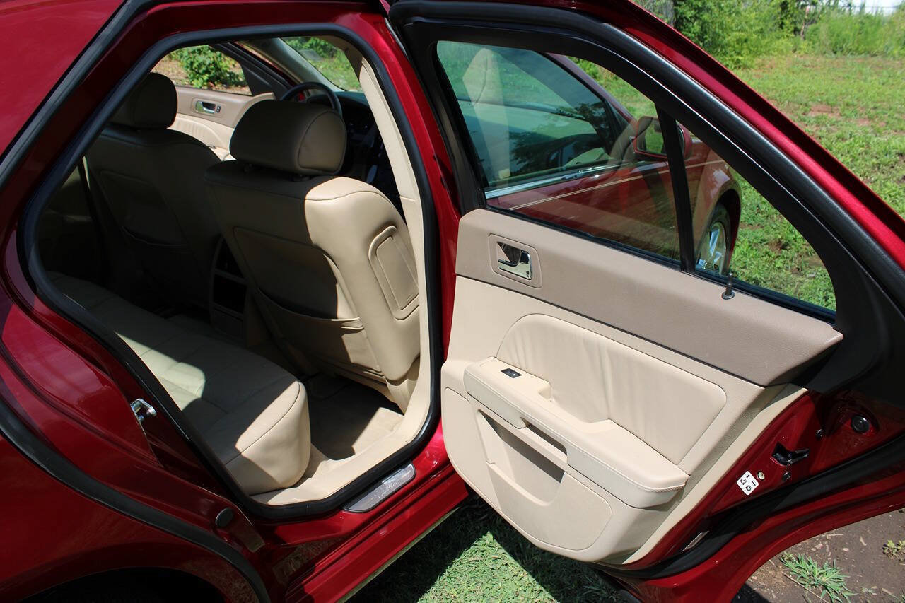 Used 2005 Cadillac STS w/ Preferred Equipment Group RWD image 35