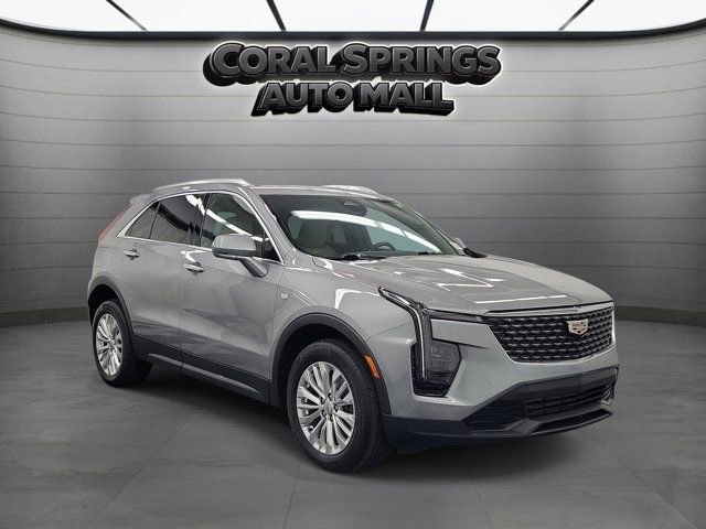 Used 2024 Cadillac XT4 Luxury w/ Cold Weather Package FWD image 2