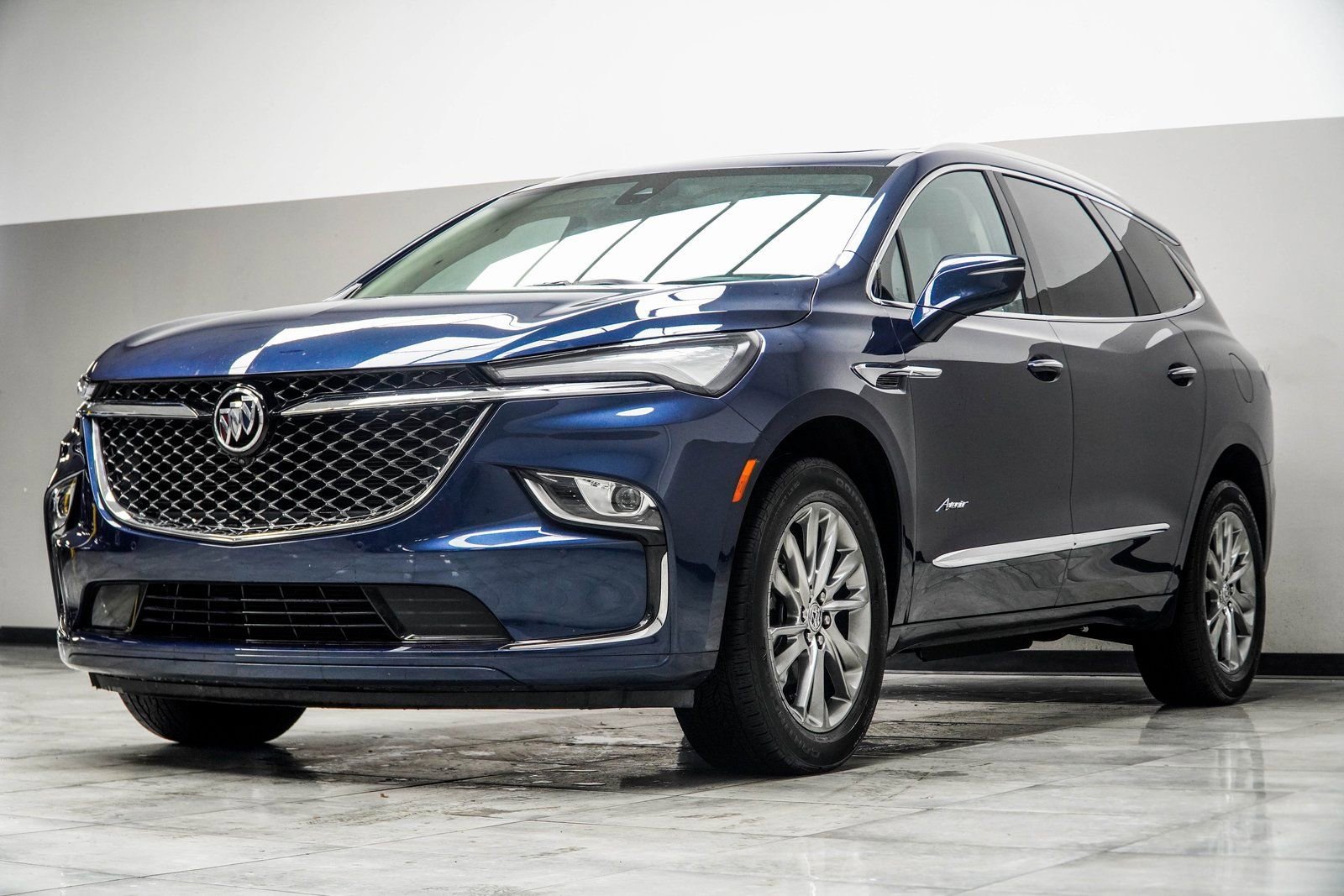 Used 2023 Buick Enclave Avenir image 8