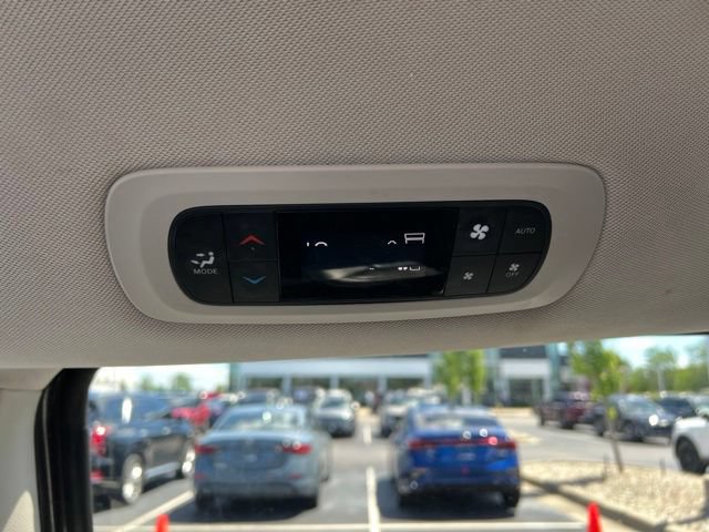 Used 2018 Chrysler Pacifica Touring-L FWD image 30