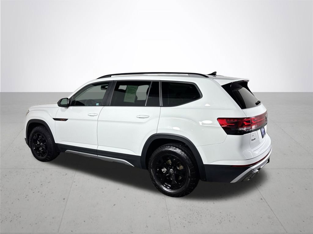 Certified 2025 Volkswagen Atlas Peak Edition SE AWD/4WD image 8
