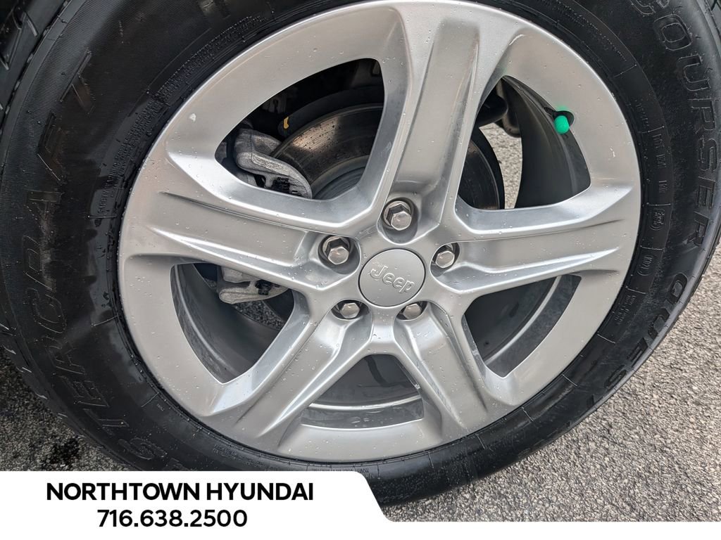 Used 2024 Jeep Compass Latitude image 41