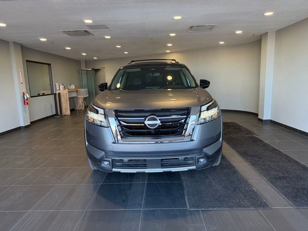 Used 2022 Nissan Pathfinder SL w/ SL Premium Package image 2