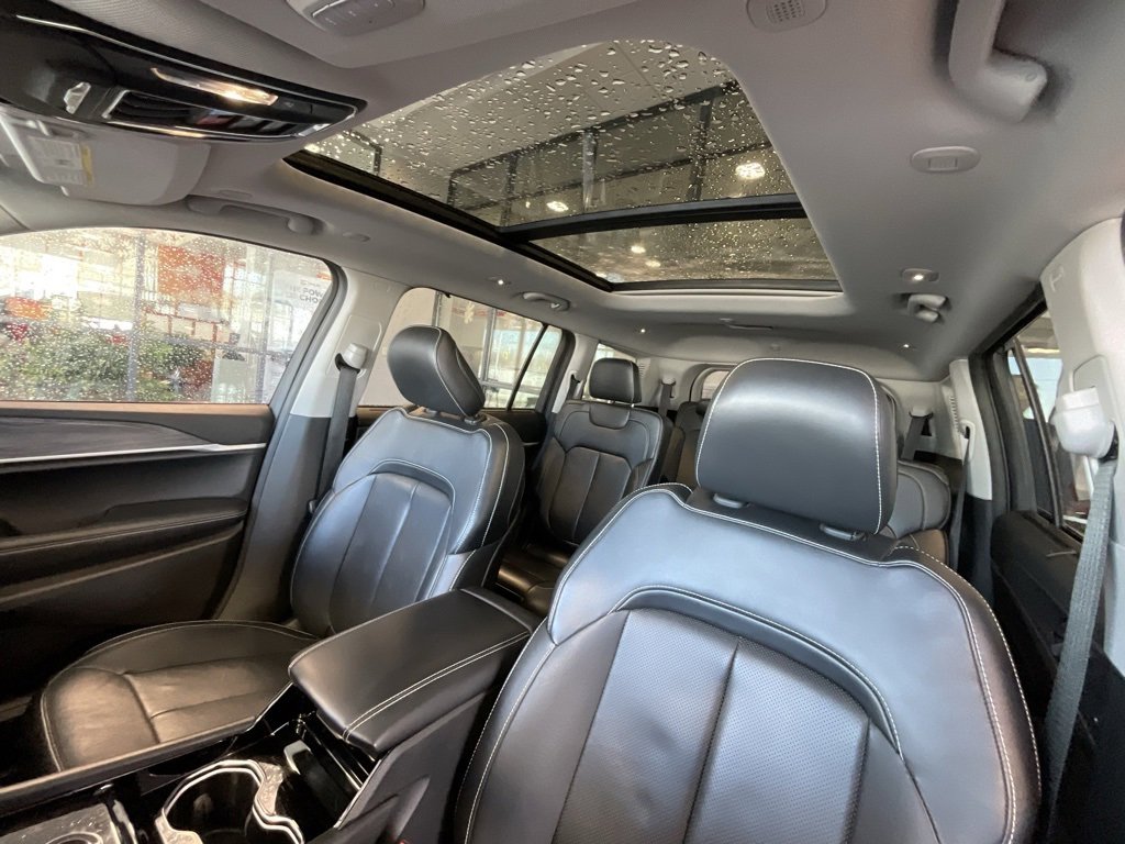 Used 2022 Jeep Grand Cherokee L Limited w/ Luxury Tech Group II image 10