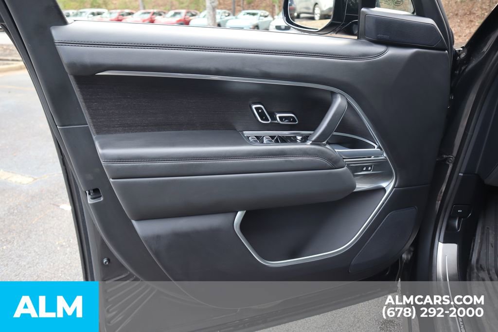 Used 2025 Land Rover Range Rover Long Wheelbase SE image 12