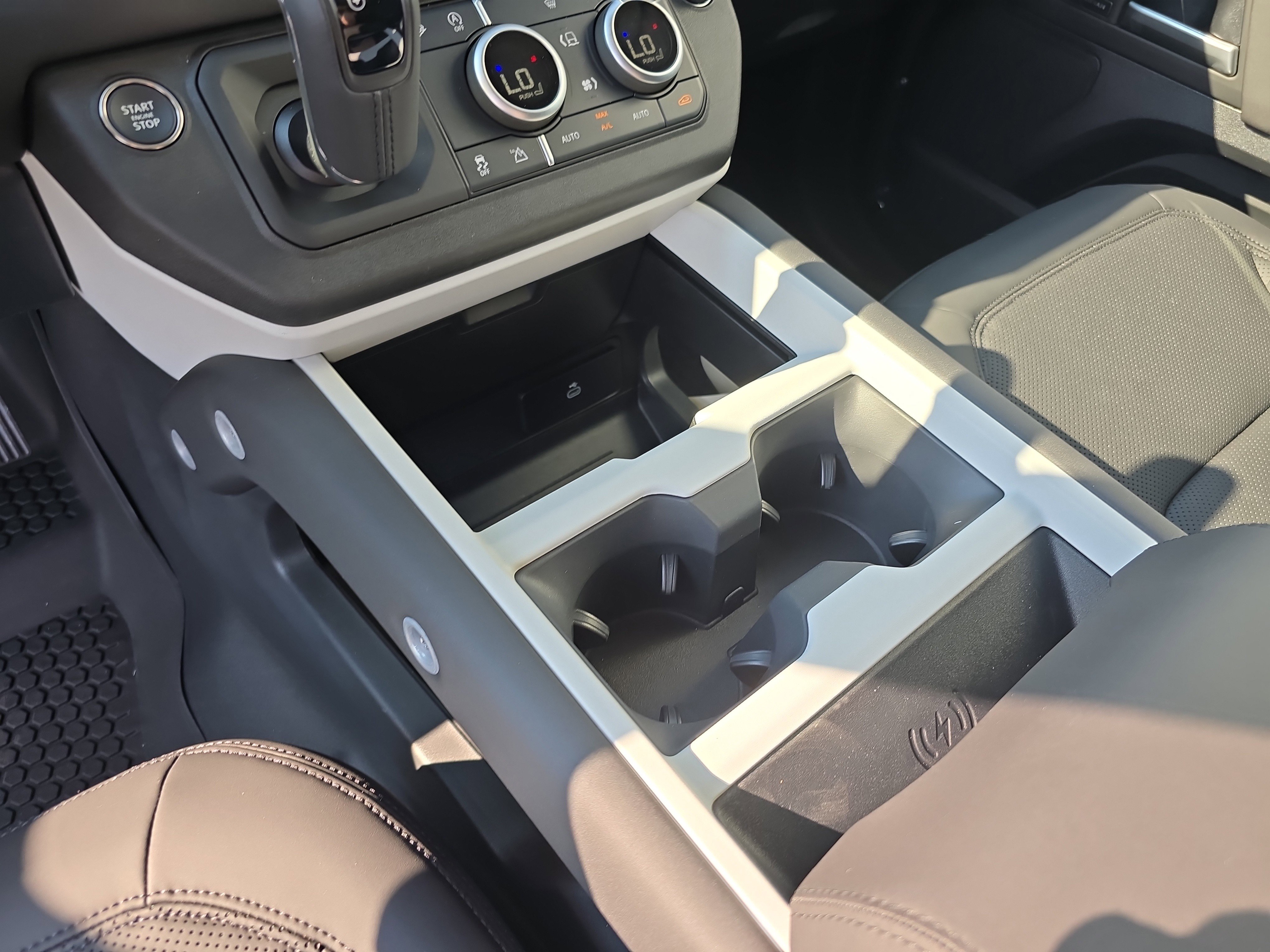 Used 2025 Land Rover Defender 110 S image 28