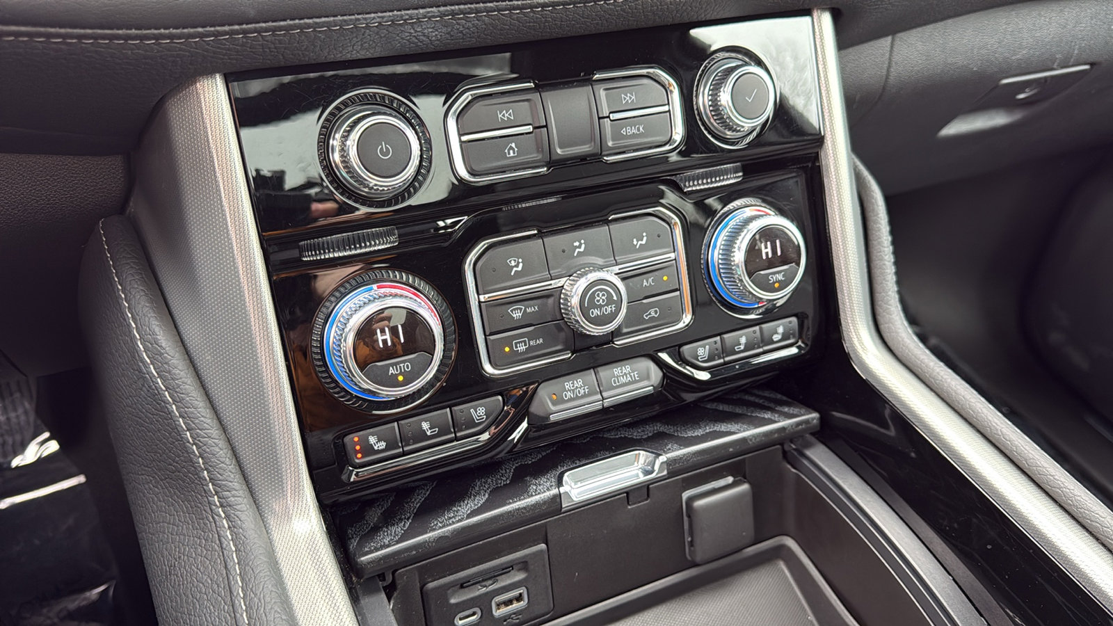 Used 2021 GMC Yukon Denali w/ Denali Premium Package image 21