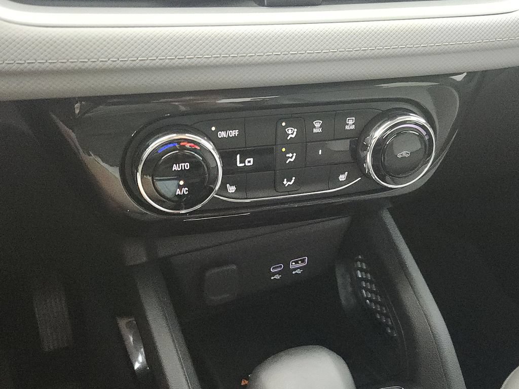 Used 2025 Chevrolet TrailBlazer LT w/ Convenience Package FWD image 28