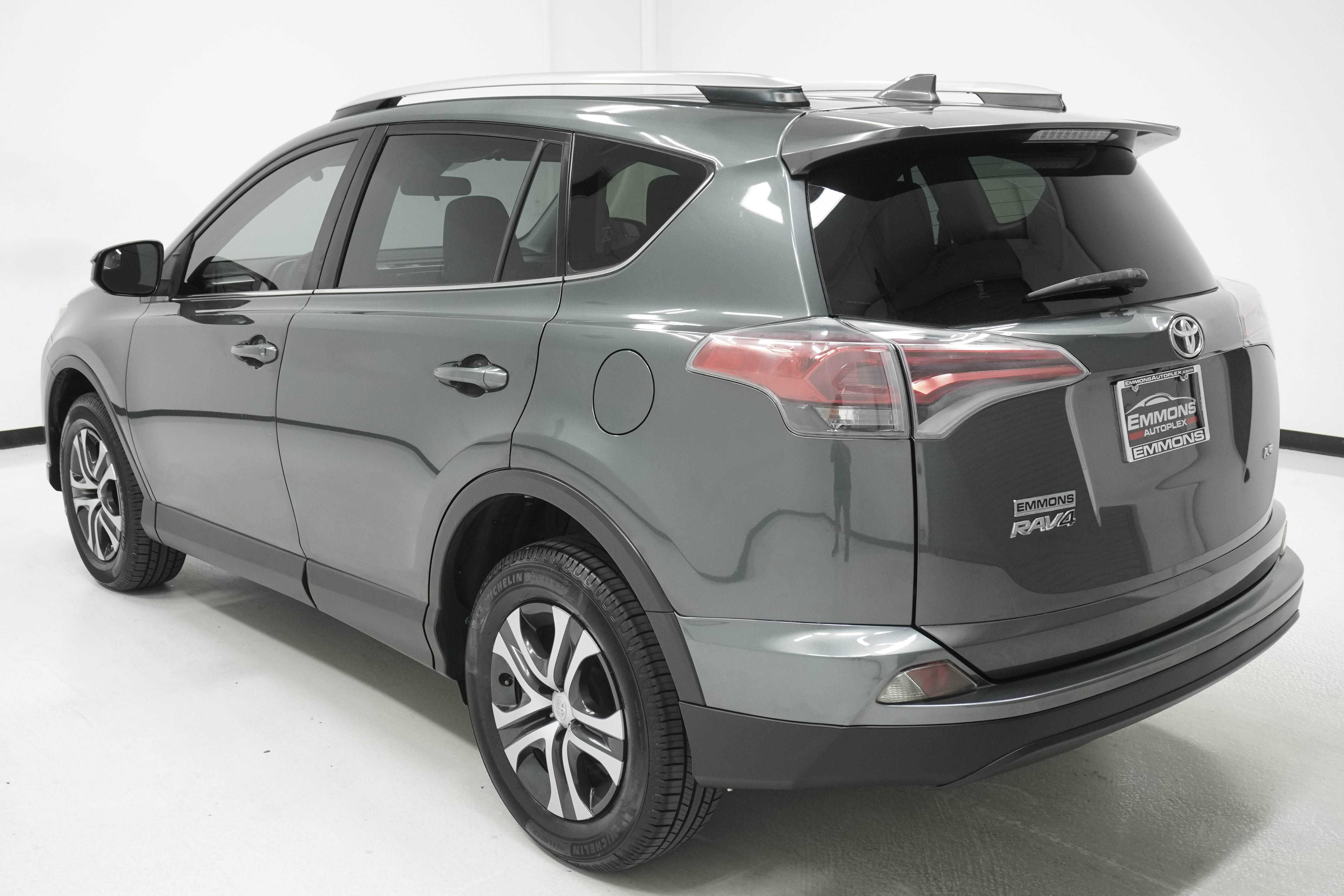 Used 2017 Toyota RAV4 LE FWD image 6