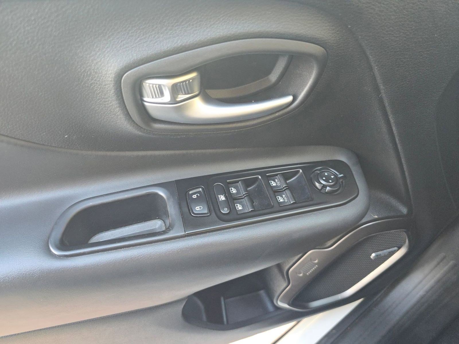 Used 2020 Jeep Renegade Limited image 22