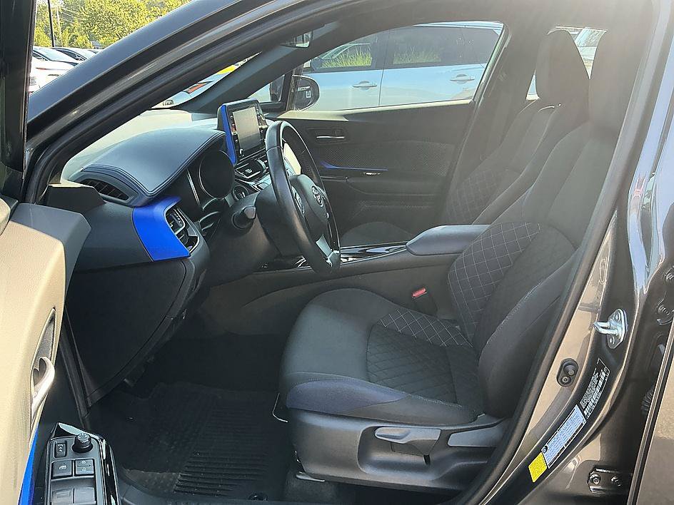 Used 2021 Toyota C-HR XLE FWD image 12