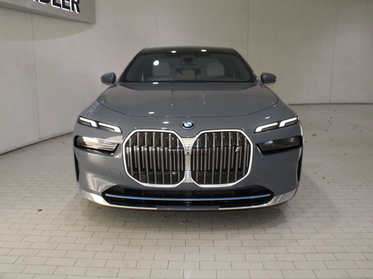 Certified 2023 BMW i7 xDrive60 AWD/4WD image 7