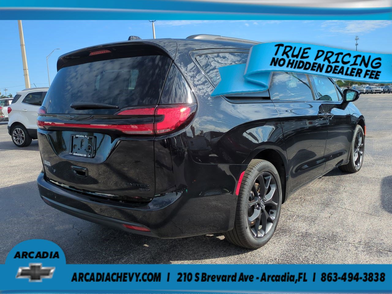 Used 2025 Chrysler Pacifica Limited w/ Uconnect Theater Family Group AWD/4WD image 4