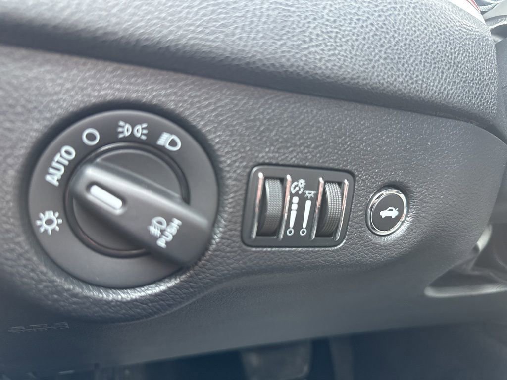 Used 2012 Chrysler 300 Limited image 15