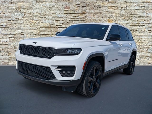 Used 2023 Jeep Grand Cherokee Altitude AWD/4WD image 5