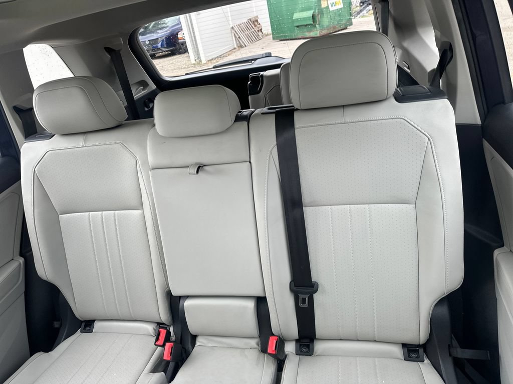 Used 2022 Volkswagen Tiguan SE w/ Panoramic Sunroof Package FWD image 21