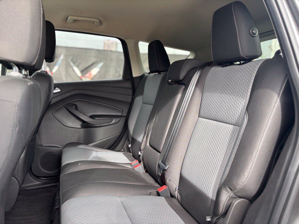 Used 2017 Ford Escape SE w/ Equipment Group 201A FWD image 10