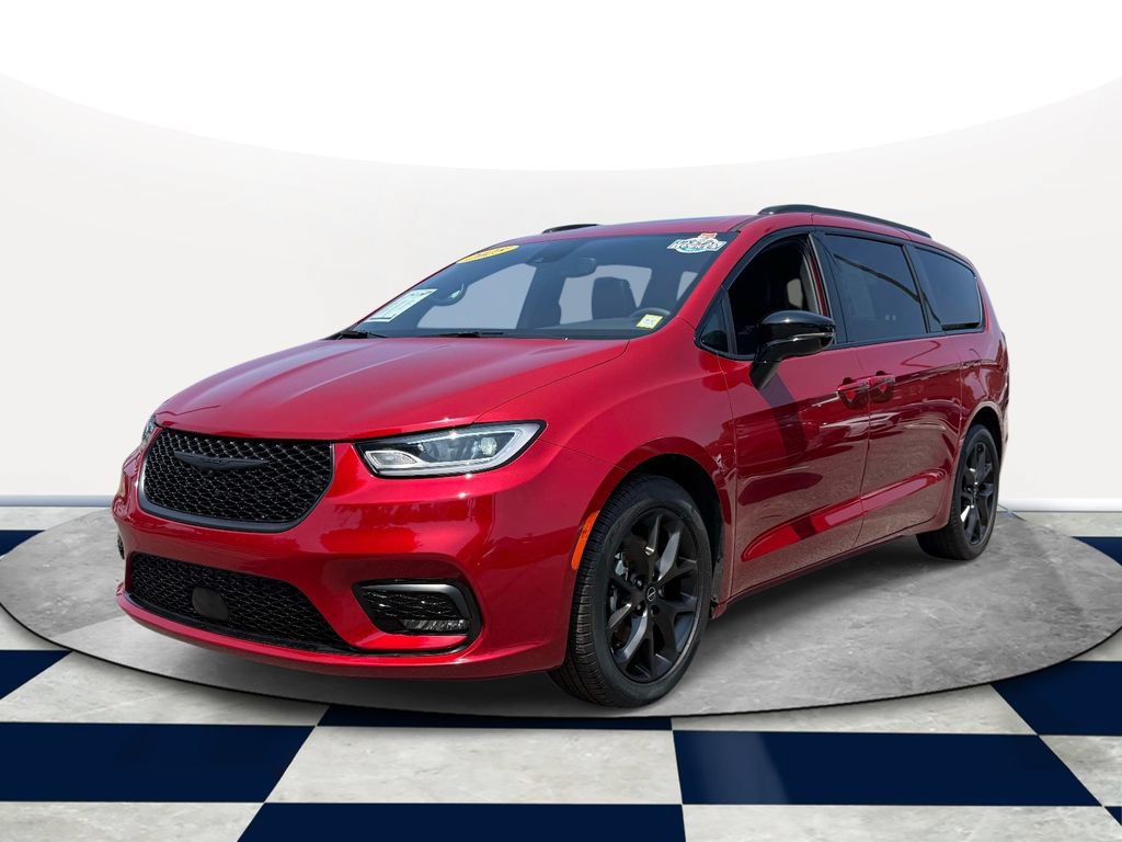 Used 2025 Chrysler Pacifica Limited FWD image 3