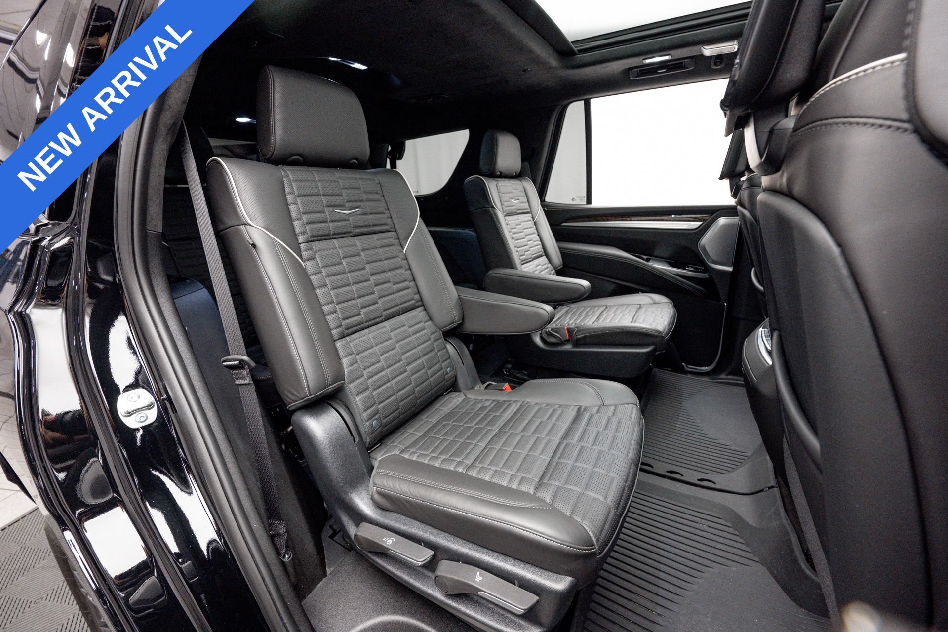 Used 2025 Cadillac Escalade Sport Platinum w/ LPO, Floor Liner Package AWD/4WD image 16