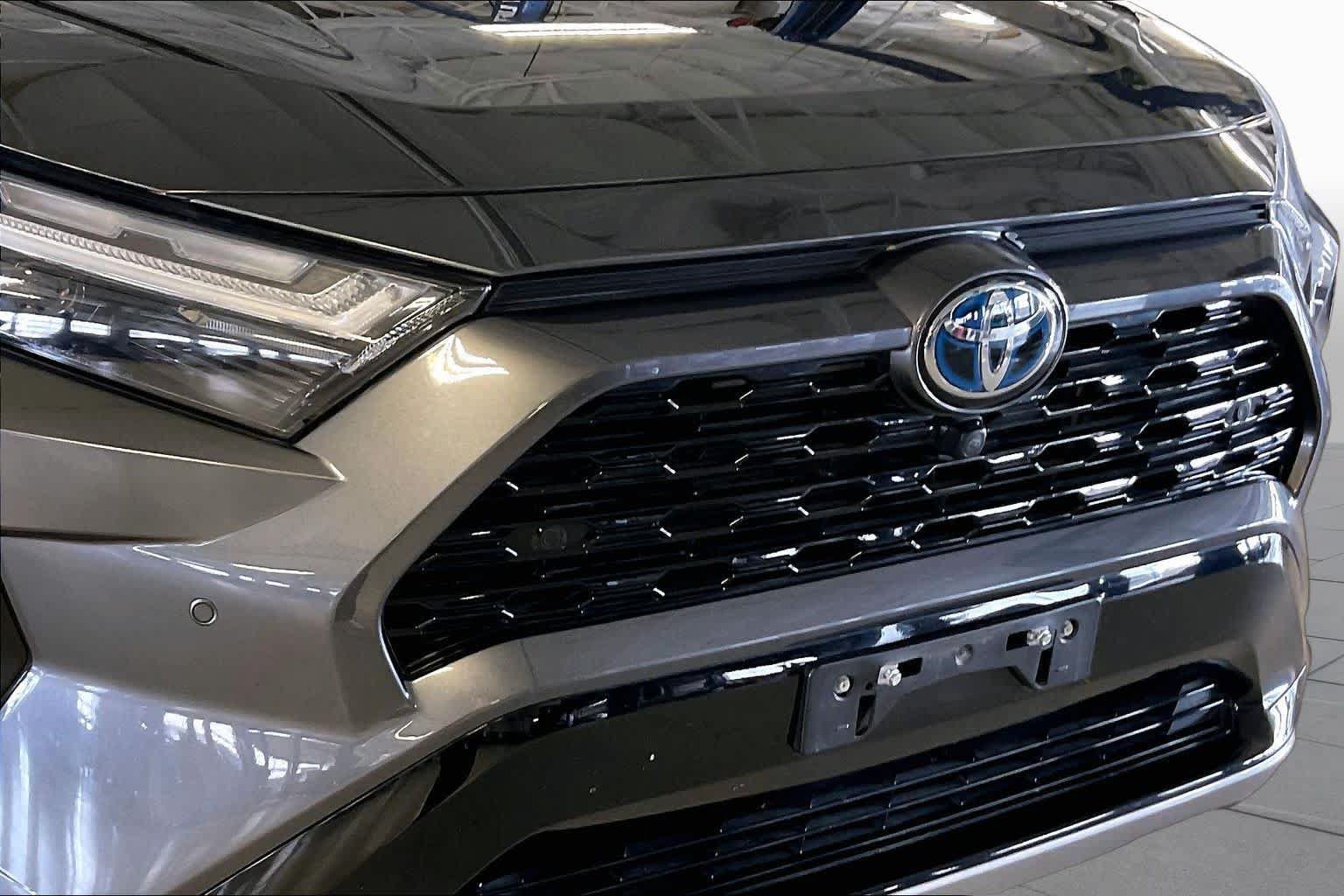 Used 2022 Toyota RAV4 XSE AWD/4WD image 30