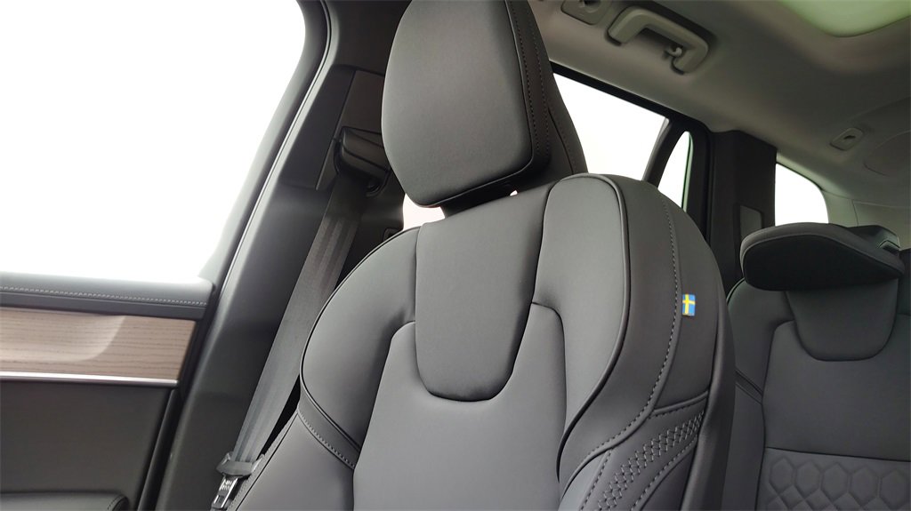 New 2026 Volvo XC90 B6 Plus w/ Protection Package image 25