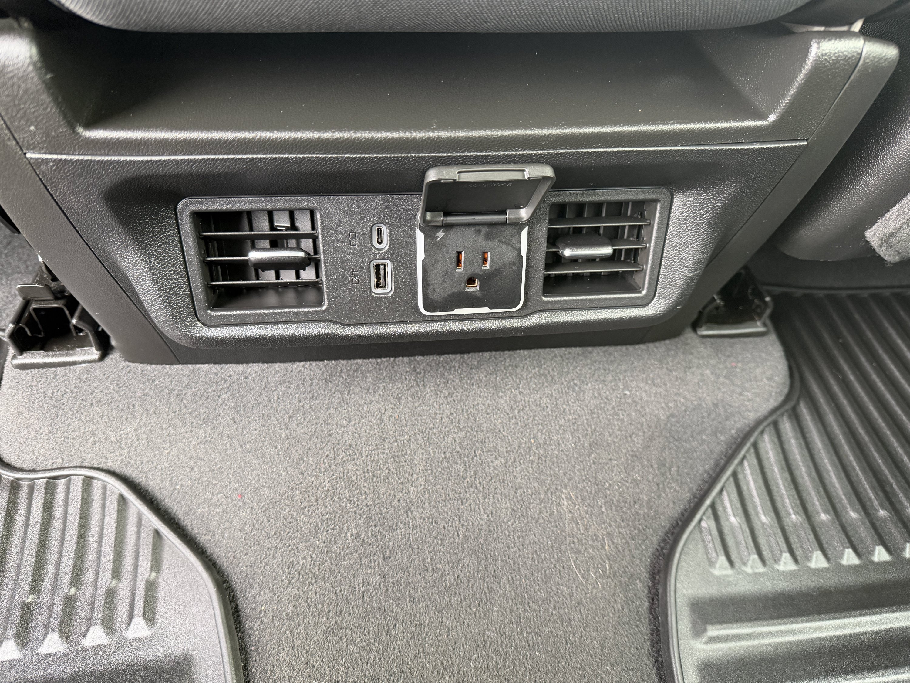 Used 2023 Chevrolet Silverado 1500 LT AWD/4WD image 20