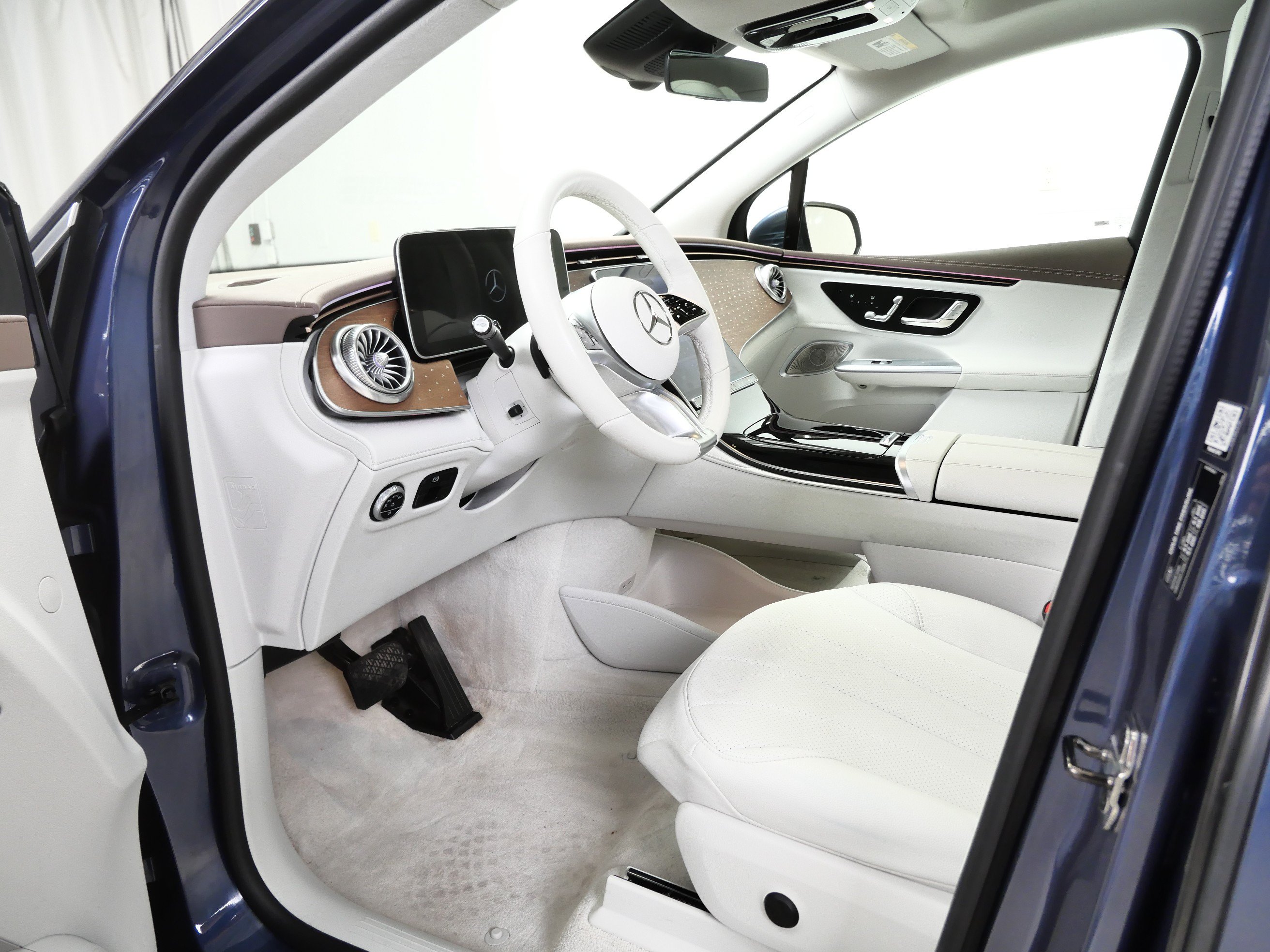 Certified 2023 Mercedes-Benz EQE 350+ 4MATIC SUV image 15