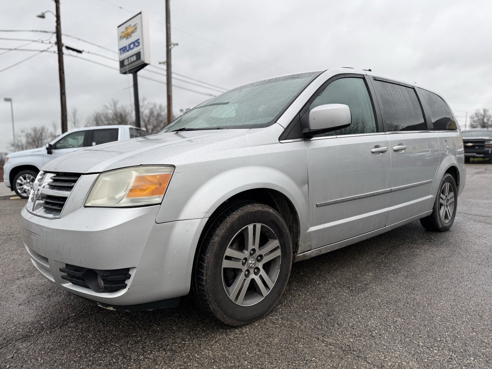 Used 2010 Dodge Grand Caravan SXT image 2