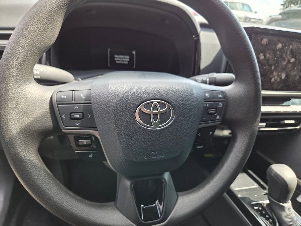 Used 2025 Toyota Camry LE FWD image 9