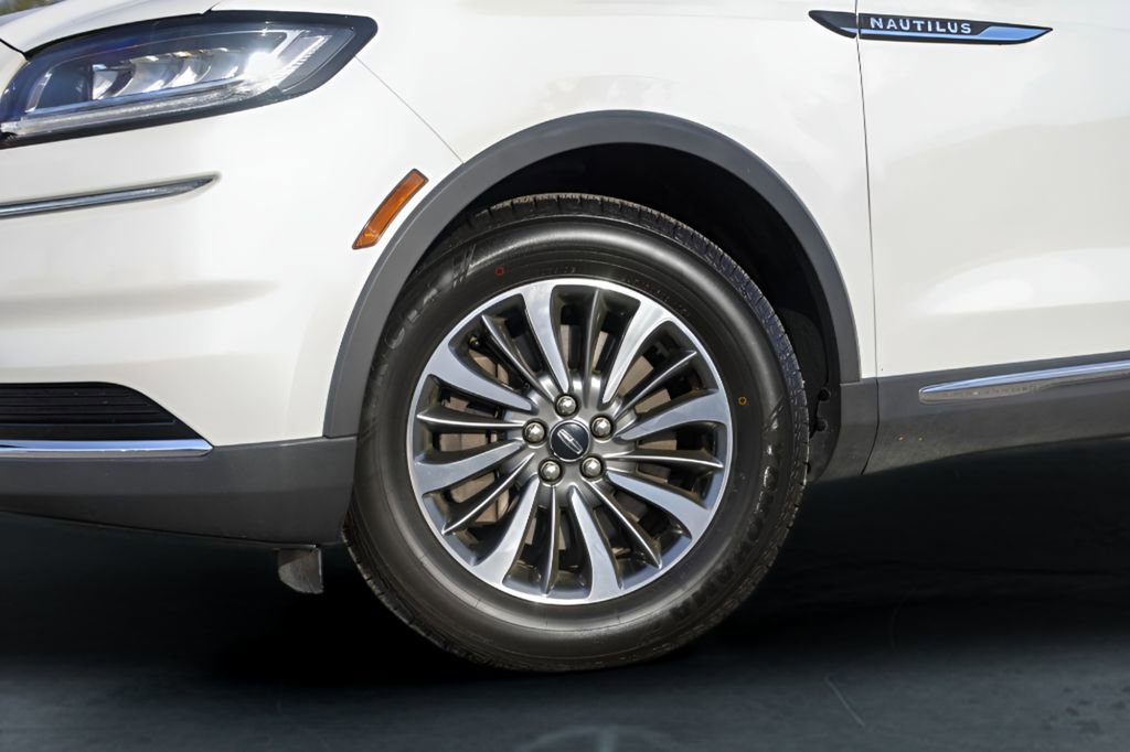 Used 2021 Lincoln Nautilus FWD w/ Equipment Group 101A image 4