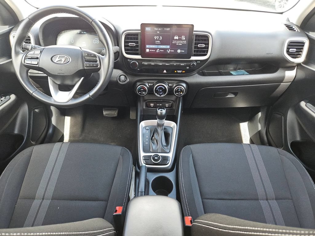 Used 2025 Hyundai Venue SEL FWD image 16