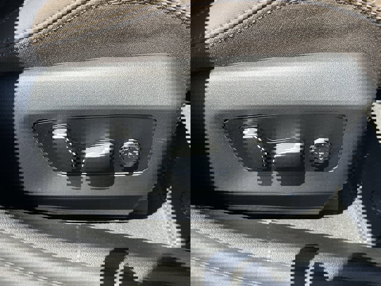 Certified 2025 BMW 530i w/ Premium Package image 38