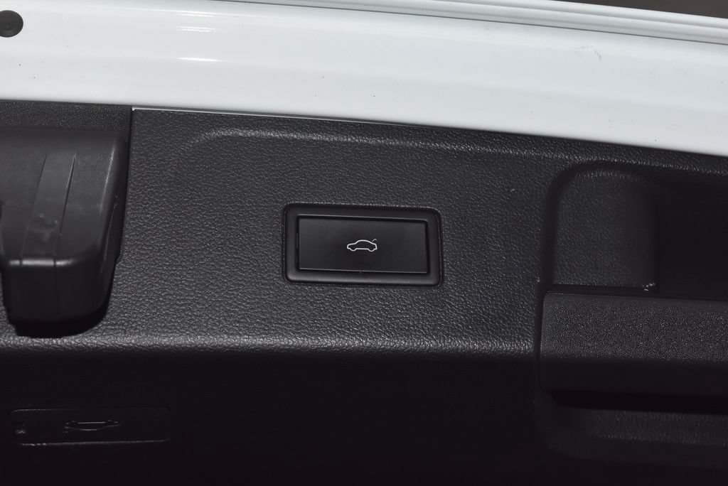 Used 2025 Volkswagen Atlas SE AWD/4WD image 33