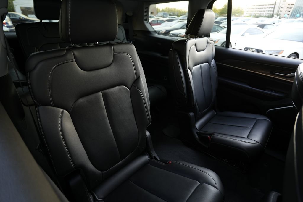 Used 2021 Jeep Grand Cherokee L Limited AWD/4WD image 32