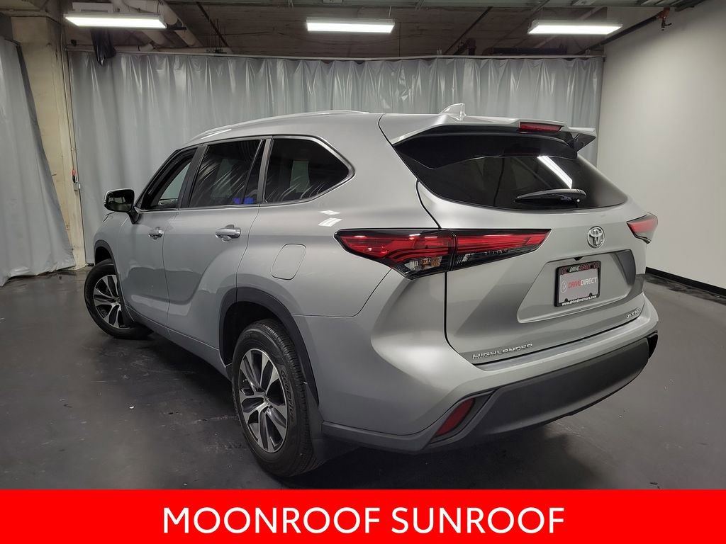 Used 2023 Toyota Highlander XLE AWD/4WD image 6