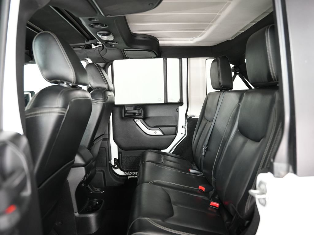 Used 2016 Jeep Wrangler Unlimited Sahara AWD/4WD image 34